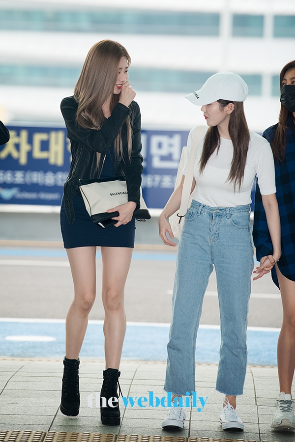 아이즈원(IZONE) 김민주-권은비, 인천국제공항 출국 현장