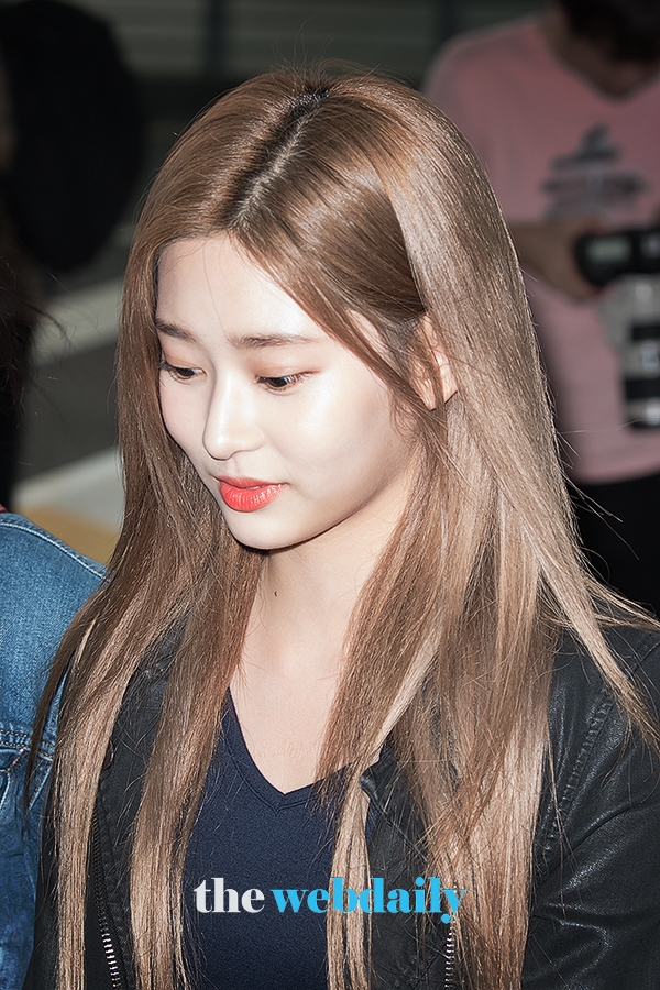 아이즈원(IZONE) 김민주, 인천국제공항 출국 현장