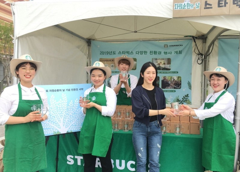 스타벅스, 2만개 다회용컵 증정 환경 캠페인 전개