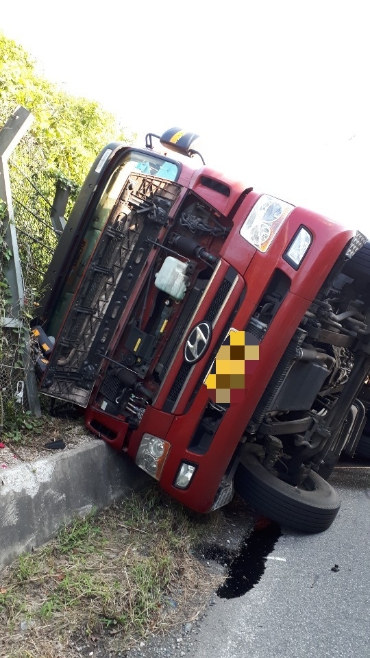 우전도 된 트레일러.(사진제공=부산경찰청)