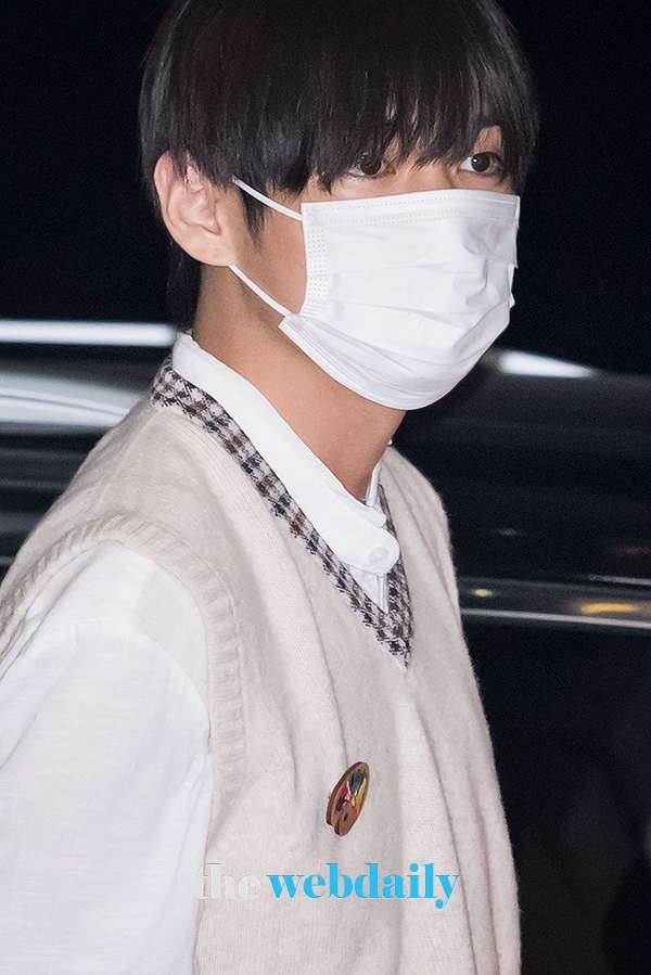 방탄소년단(BTS) 뷔, 인천국제공항 출국 현장