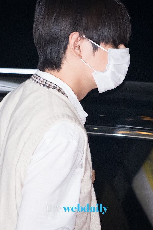 방탄소년단(BTS) 뷔, 인천국제공항 출국 현장
