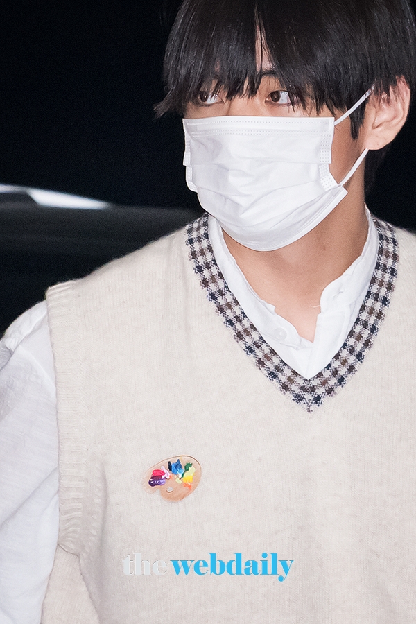 방탄소년단(BTS) 뷔, 인천국제공항 출국 현장