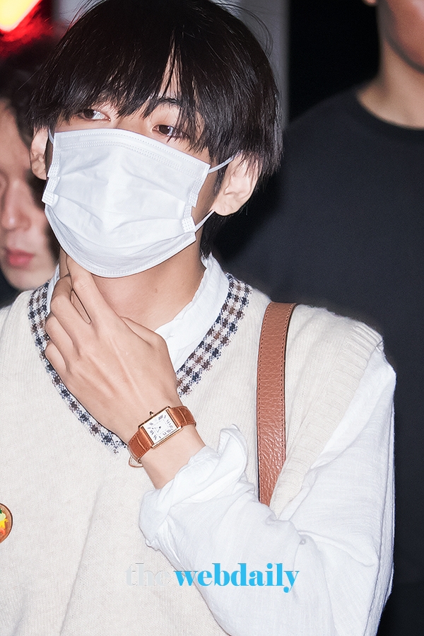 방탄소년단(BTS) 뷔, 인천국제공항 출국 현장
