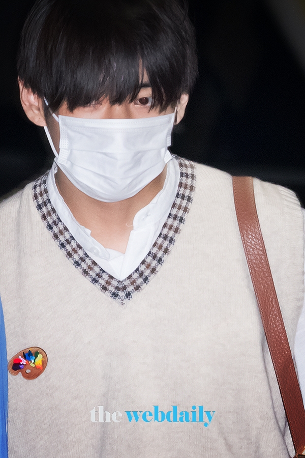 방탄소년단(BTS) 뷔, 인천국제공항 출국 현장