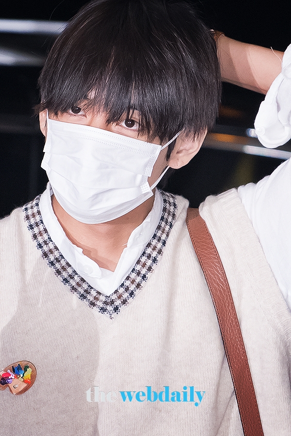 방탄소년단(BTS) 뷔, 인천국제공항 출국 현장