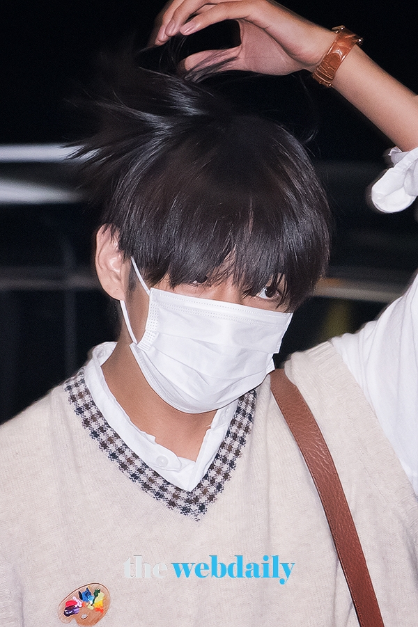 방탄소년단(BTS) 뷔, 인천국제공항 출국 현장
