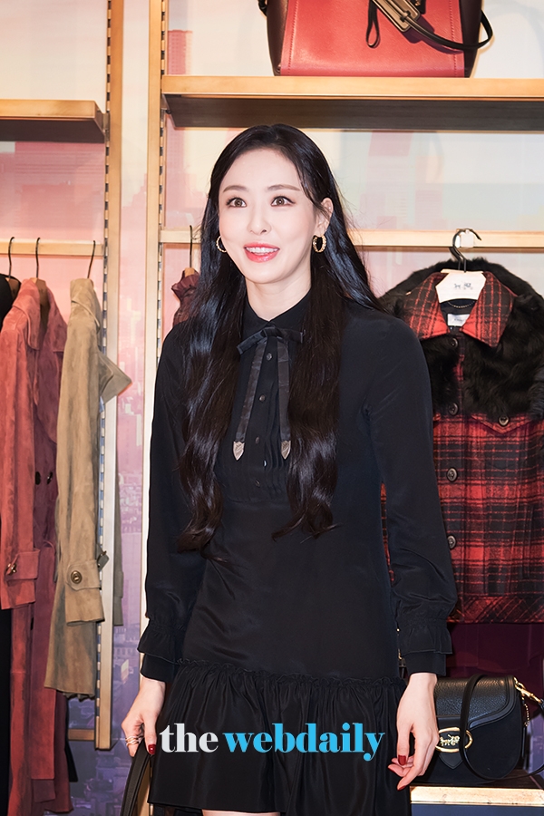 이다희, 코치(COACH) 매장 오프닝 포토월 행사 현장