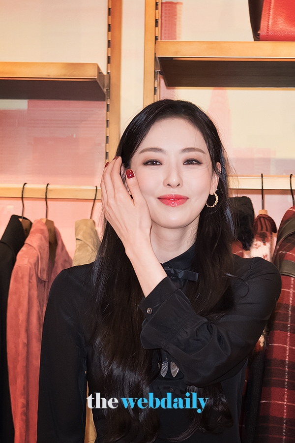 이다희, 코치(COACH) 매장 오프닝 포토월 행사 현장