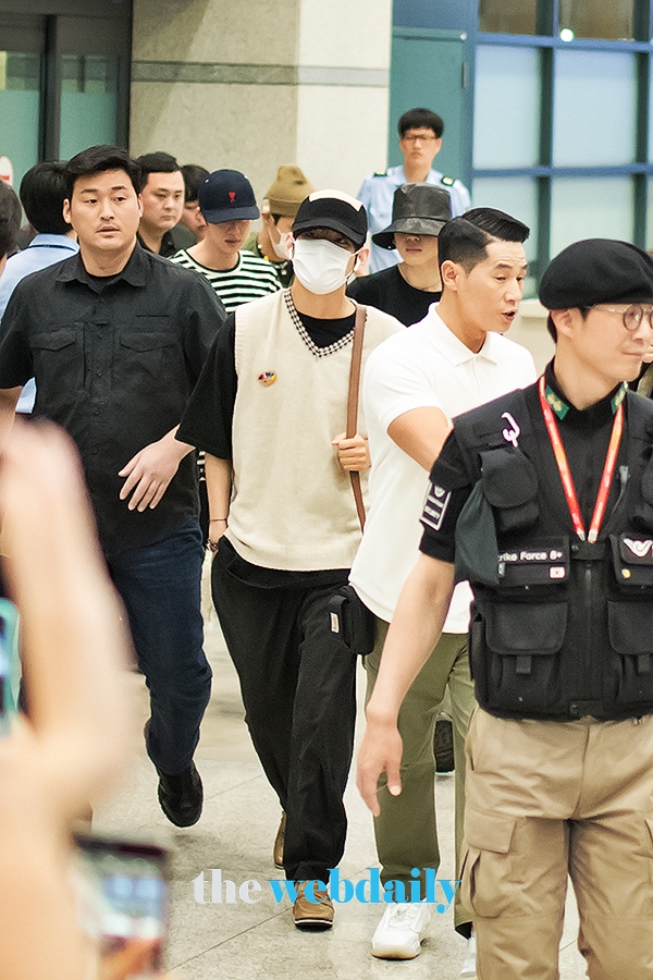 방탄소년단(BTS) 뷔, 인천국제공항 입국 현장