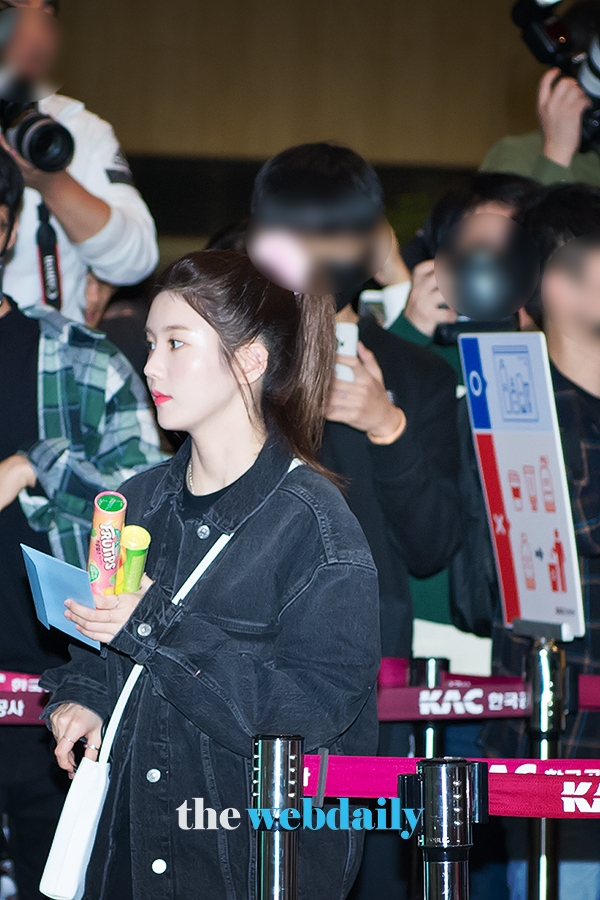 아이즈원(IZONE) 권은비, 김포국제공항 출국 현장
