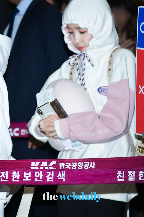 아이즈원(IZONE) 혼다히토미, 김포국제공항 출국 현장