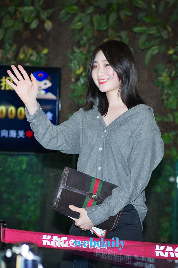 아이즈원(IZONE) 이채연, 김포국제공항 출국 현장