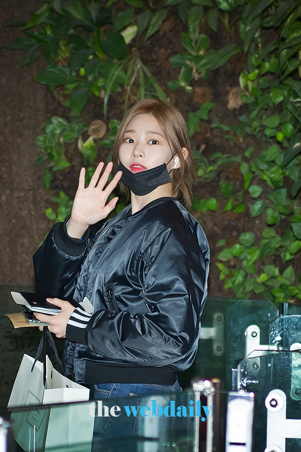 아이즈원(IZONE) 김민주, 김포국제공항 출국 현장