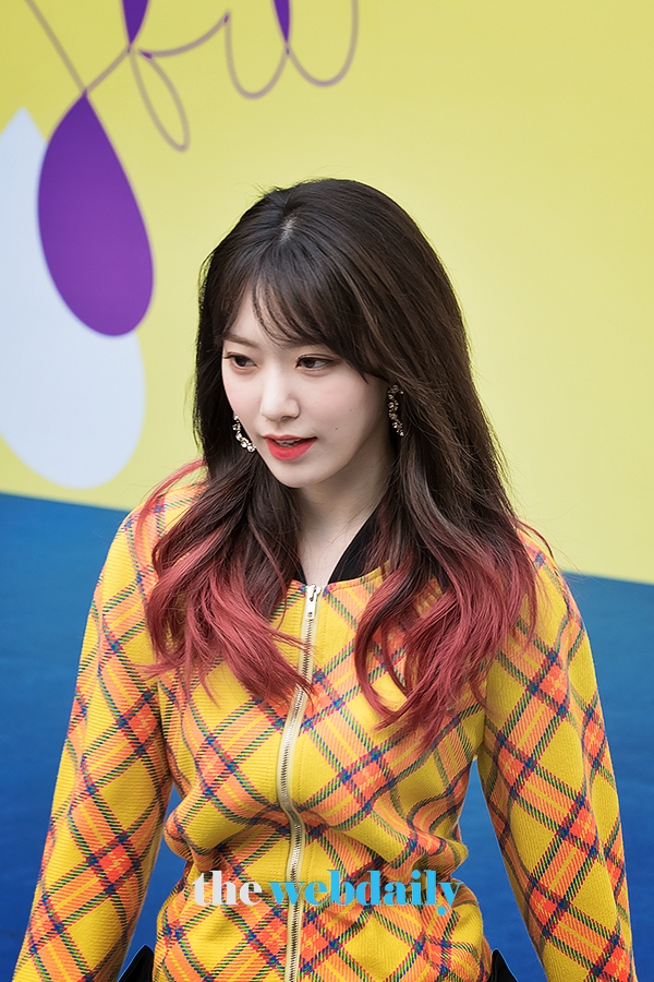 아이즈원 미야와키사쿠라, 2020 S/S 패션위크 '빅팍(BIG PARK)' 컬렉션(사진: 최수영기자)