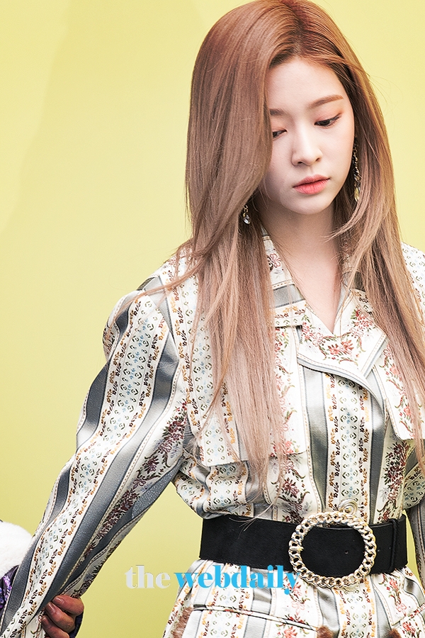 아이즈원 김민주, 2020 S/S 패션위크 '빅팍(BIG PARK)' 컬렉션(사진: 최수영기자)
