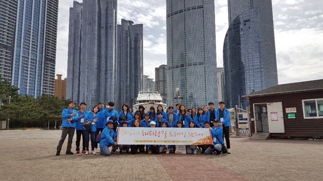 해파랑길 트레킹 투어 상품개발 홍보단 발대식을 갖고 기념촬영.(사진제공=코레일부산경남본부)