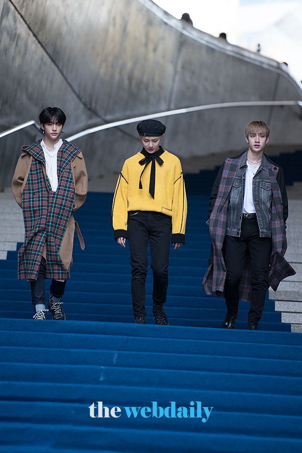 스트레이키즈 현진-아이엔-방찬, 2020 S/S 패션위크 '송지오' 컬렉션(사진: 최수영기자)