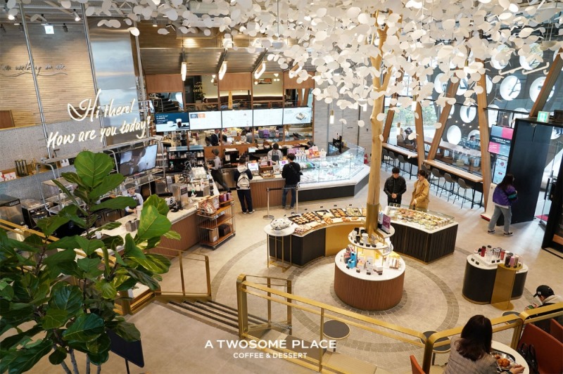 투썸플레이스 신논현역점, 신제품 30여종과 함께 리뉴얼 오픈