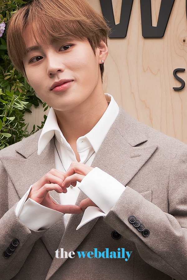 하성운, ‘벨레다(WELEDA)’ 포토월 행사 현장