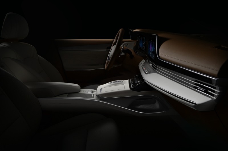 현대차, 6세대 ‘더 뉴 그랜저’ 티저 공개…신차급 탈바꿈