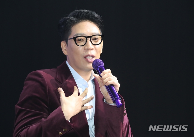 ‘엠씨몽’이 이날 자신의 음원을 발매하고 대중들을 찾았다 / 출처 NEWSIS