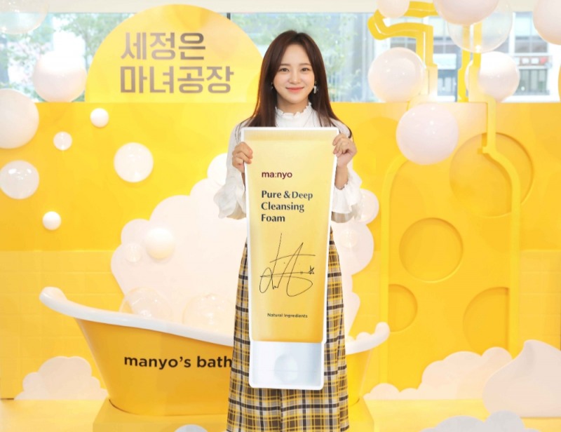마녀공장, 가수 겸 배우 김세정과 함께한 팬 사인회 진행