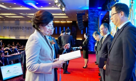 대중소기업 동반성장 국무총리상 수상 사진. 사진=aT