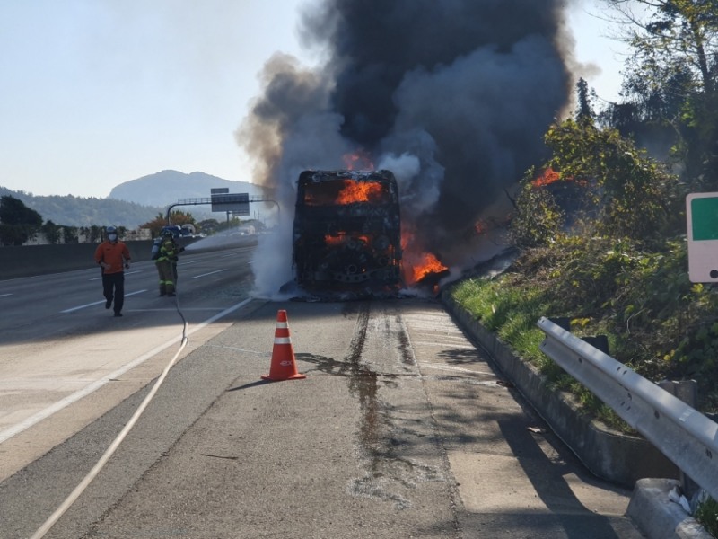 고속버스화재현장. (사진제공=부산지방경찰청)