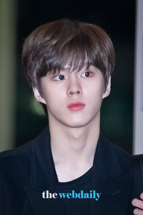 X1(엑스원) 김우석, 인천국제공항 출국 현장