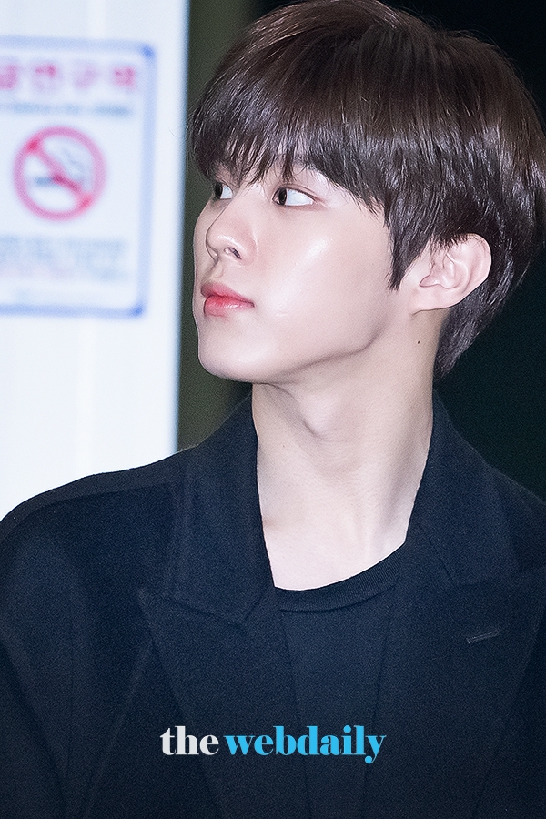 X1(엑스원) 김우석, 인천국제공항 출국 현장