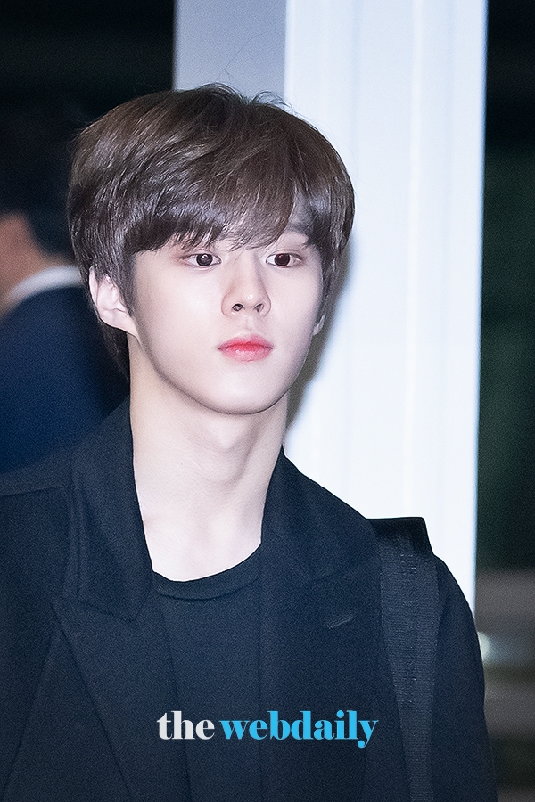 X1(엑스원) 김우석, 인천국제공항 출국 현장