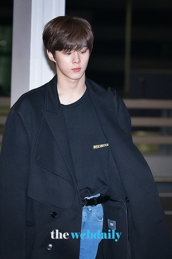 X1(엑스원) 김우석, 인천국제공항 출국 현장