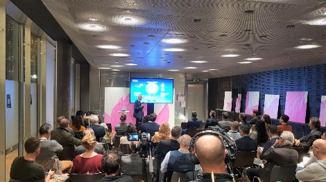 비피에프(BPF) 써지 코마로미 파운더가 11월 12일에 열린 스위스 밋업에서 발표를 하고 있다. 사진=비피에프