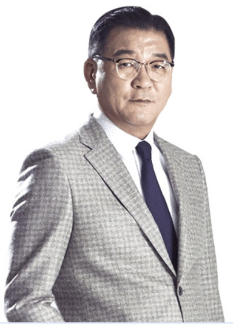 신성통상 염태순 사장. 사진=홈페이지 캡처