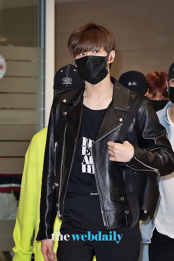 X1(엑스원) 김우석, 인천국제공항 입국 현장