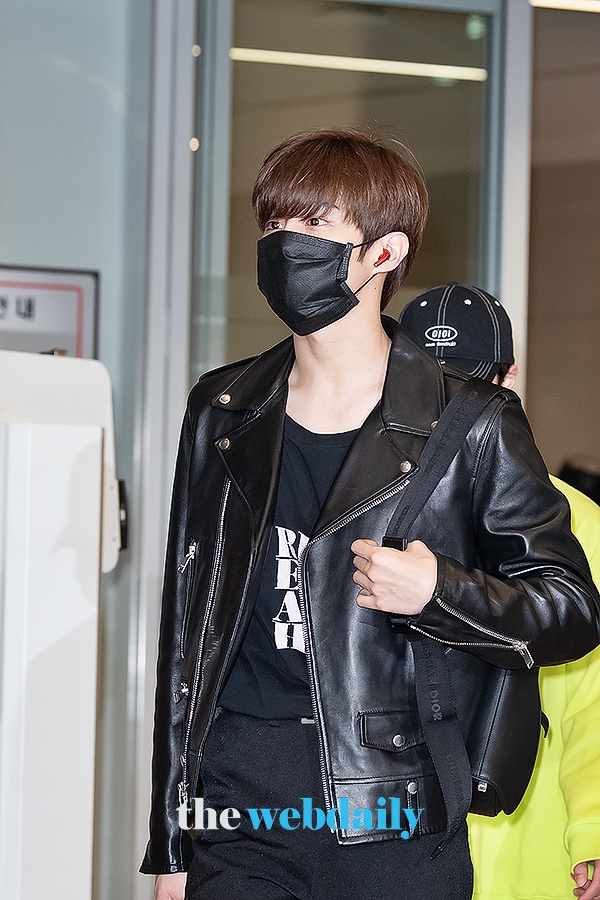 X1(엑스원) 김우석, 인천국제공항 입국 현장