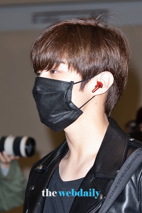 X1(엑스원) 김우석, 인천국제공항 입국 현장