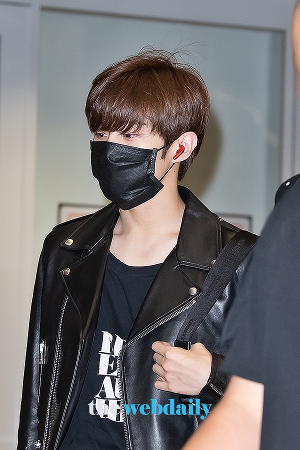 X1(엑스원) 김우석, 인천국제공항 입국 현장