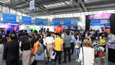 지난 13일부터 17일까지 중국 선전 전시컨벤션센터에서 열린 ‘제 21회 중국 하이테크페어(CHTF)’의 한국공동관이 관람객들로 북적이고 있다. 사진=콘진원