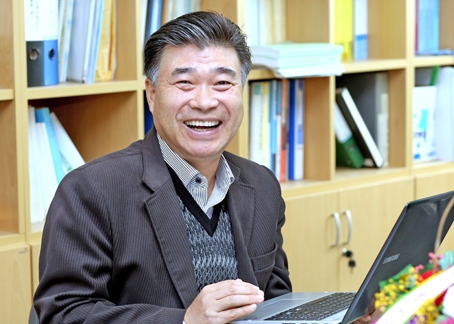 한국전자파학회 21대 학회장에 당선된 한국해양대 민경식 교수.(사진제공=한국해양대학교)