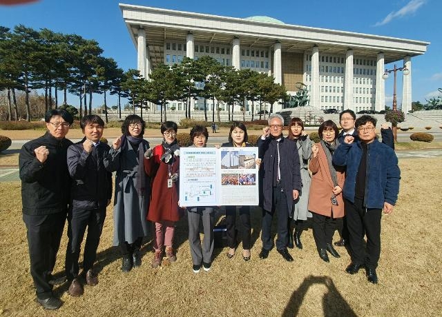 원전소재지 세무행정담당자들이 지역내 저장중인 '사용후핵연료'에 지역자원시설세를 부과하는 내용이 골자인 지방세법 개정안을 통과시켜 줄 것을 촉구하고있다. (사진제공=부산기장군)