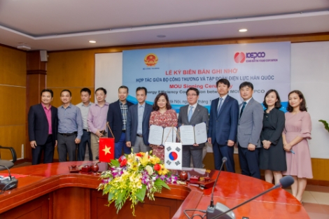 한국전력은 지난 18일 베트남 하노이에서 베트남 산업통상부(MOIT)와 '한전-MOIT간 에너지효율화사업 협력 MOU'를 체결했다. 사진=한전