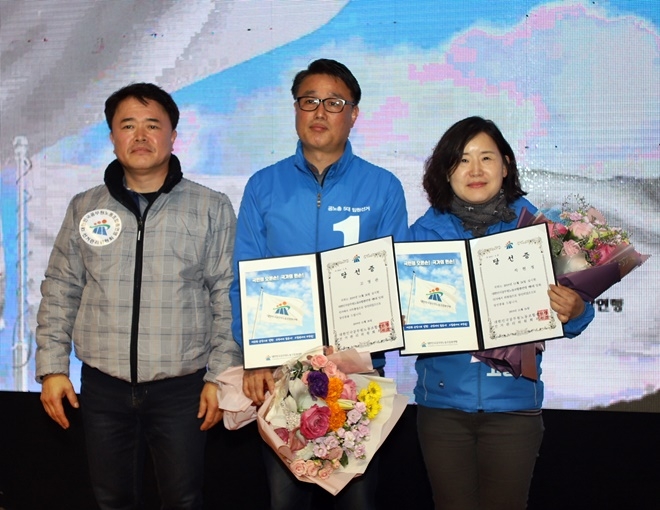 (사진왼쪽부터) 김인석 선거관리위원장, 고영관 사무총장 당선자, 석현정 위원장 당선자.(사진제공=대한민국공무원노동조합총연맹)