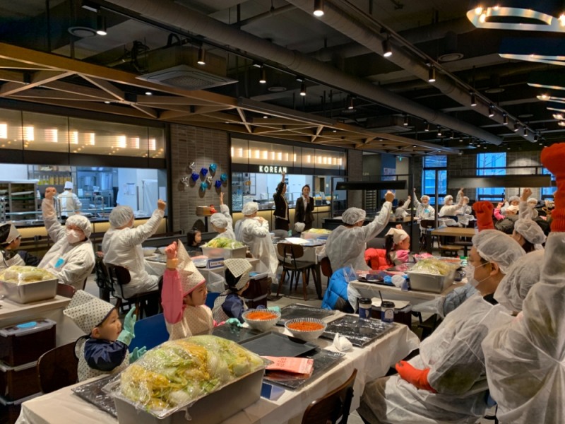 펄어비스, 임직원 가족과 함께하는 ‘사랑의 김장김치 체험’ 진행