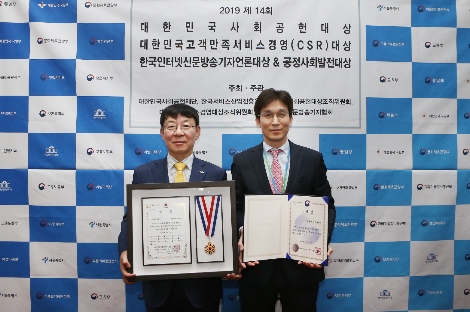 왼쪽 부터 이재호 한국예탁결제원 일자리창출본부장, 이승환 한국예탁결제원 일자리창출추진단 선임조사역. 사진=한국예탁결제원