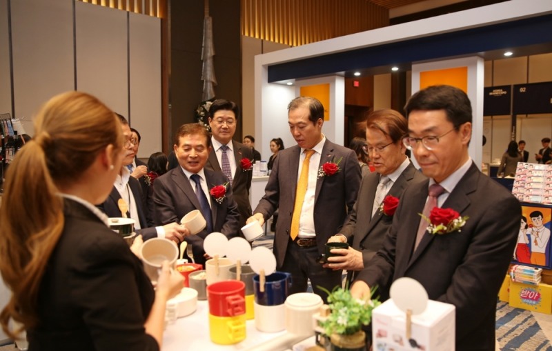 롯데홈쇼핑, 美 LA서 중소기업 수출 박람회 열어…상담액 약 7,000만 달러 기록