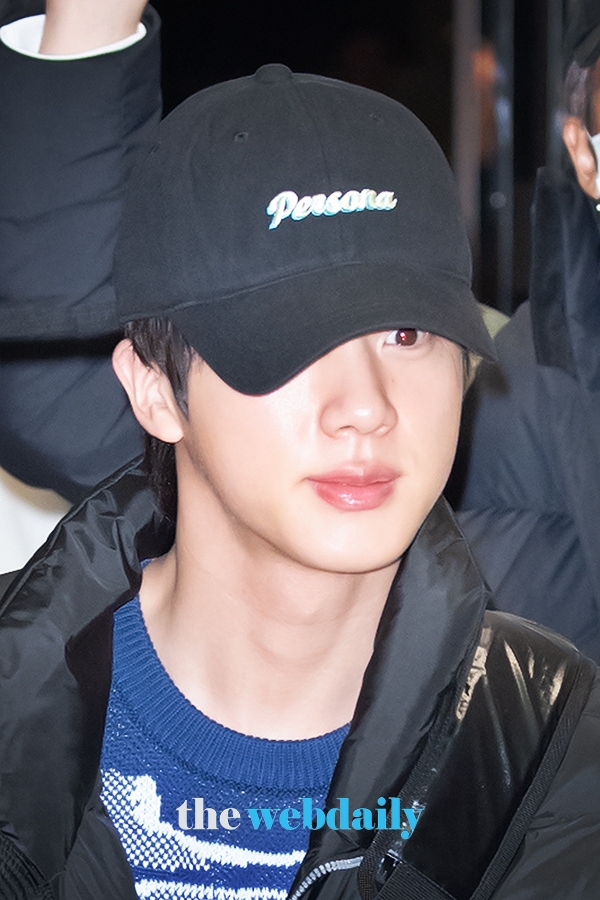 방탄소년단(BTS) 진, 김포국제공항 출국 현장 (사진:최수영기자)
