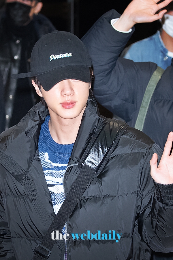 방탄소년단(BTS) 진, 김포국제공항 출국 현장 (사진:최수영기자)
