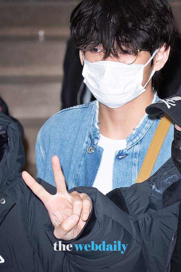 방탄소년단(BTS) 뷔, 김포국제공항 출국 현장 (사진:최수영기자)